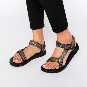 Snake print Tevas🐍🐍🐍